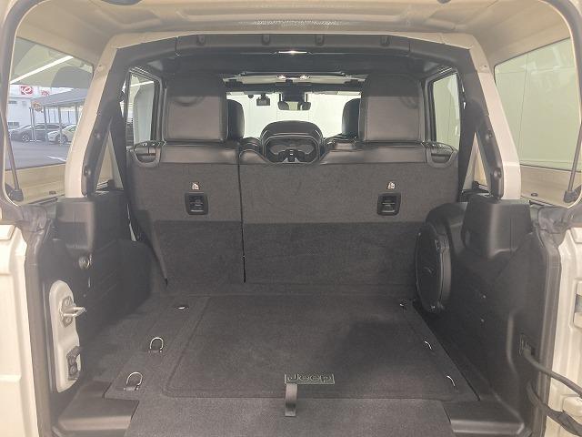 ジープ・ラングラーアンリミテッド Ｕｎｌｉｍｉｔｅｄ　Ｓａｈａｒａ　８型ナビ／レーダークルーズコントロール／ブラインドスポットモニター／シートヒーター／ステアリングヒーター／クリアランスソナー／フルセグＴＶ／ＡＣ１００Ｖ電源／スマートキー／純正１８インチアルミホイール（73枚目）