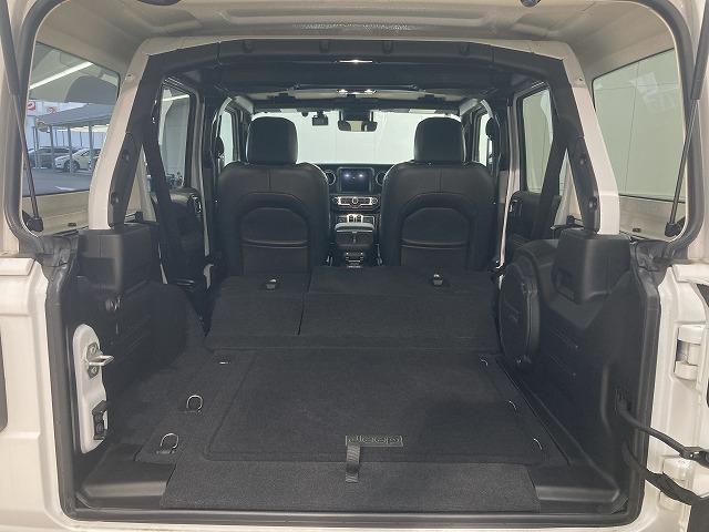 ジープ・ラングラーアンリミテッド Ｕｎｌｉｍｉｔｅｄ　Ｓａｈａｒａ　８型ナビ／レーダークルーズコントロール／ブラインドスポットモニター／シートヒーター／ステアリングヒーター／クリアランスソナー／フルセグＴＶ／ＡＣ１００Ｖ電源／スマートキー／純正１８インチアルミホイール（74枚目）