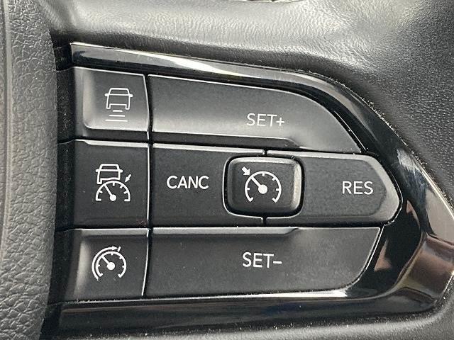 ジープ・コンパス ８０ｔｈアニバーサリーエディション　１０．１型モニター／レーダークルーズコントロール／全周囲モニター／黒革シート／サンルーフ／シートヒーター／ステアリングヒーター／電動リクライニングシート／オートホールド／プッシュスタート／ＥＴＣ（9枚目）