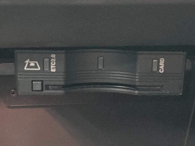 ジープ・コンパス ８０ｔｈアニバーサリーエディション　１０．１型モニター／レーダークルーズコントロール／全周囲モニター／黒革シート／サンルーフ／シートヒーター／ステアリングヒーター／電動リクライニングシート／オートホールド／プッシュスタート／ＥＴＣ（11枚目）