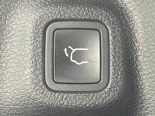 ジープ・コンパス ８０ｔｈアニバーサリーエディション　１０．１型モニター／レーダークルーズコントロール／全周囲モニター／黒革シート／サンルーフ／シートヒーター／ステアリングヒーター／電動リクライニングシート／オートホールド／プッシュスタート／ＥＴＣ（12枚目）