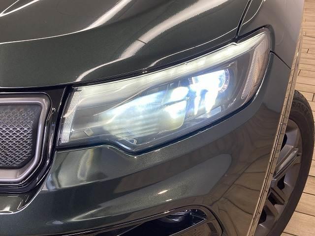 ジープ・コンパス ８０ｔｈアニバーサリーエディション　１０．１型モニター／レーダークルーズコントロール／全周囲モニター／黒革シート／サンルーフ／シートヒーター／ステアリングヒーター／電動リクライニングシート／オートホールド／プッシュスタート／ＥＴＣ（20枚目）