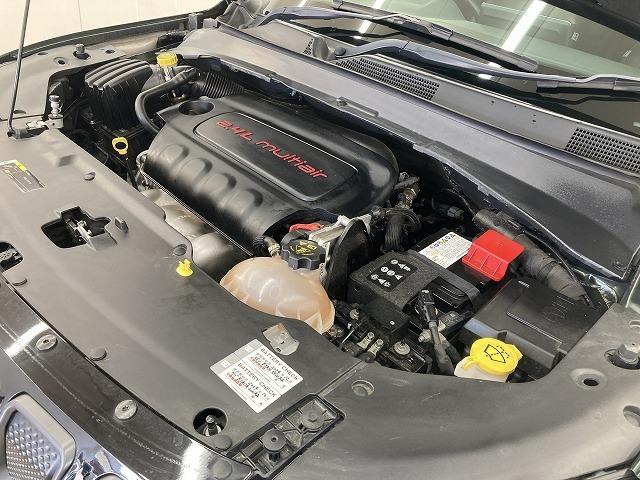 ジープ・コンパス ８０ｔｈアニバーサリーエディション　１０．１型モニター／レーダークルーズコントロール／全周囲モニター／黒革シート／サンルーフ／シートヒーター／ステアリングヒーター／電動リクライニングシート／オートホールド／プッシュスタート／ＥＴＣ（22枚目）