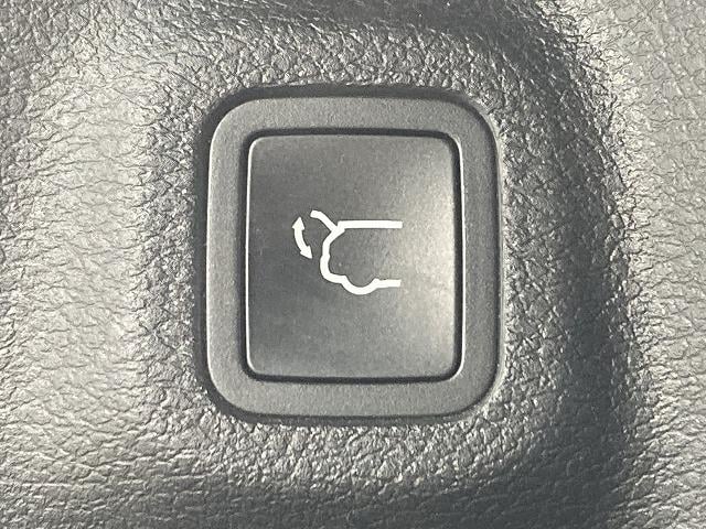 ジープ・コンパス ８０ｔｈアニバーサリーエディション　１０．１型モニター／レーダークルーズコントロール／全周囲モニター／黒革シート／サンルーフ／シートヒーター／ステアリングヒーター／電動リクライニングシート／オートホールド／プッシュスタート／ＥＴＣ（26枚目）