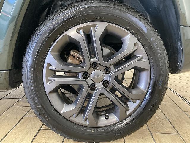 ジープ・コンパス ８０ｔｈアニバーサリーエディション　１０．１型モニター／レーダークルーズコントロール／全周囲モニター／黒革シート／サンルーフ／シートヒーター／ステアリングヒーター／電動リクライニングシート／オートホールド／プッシュスタート／ＥＴＣ（29枚目）