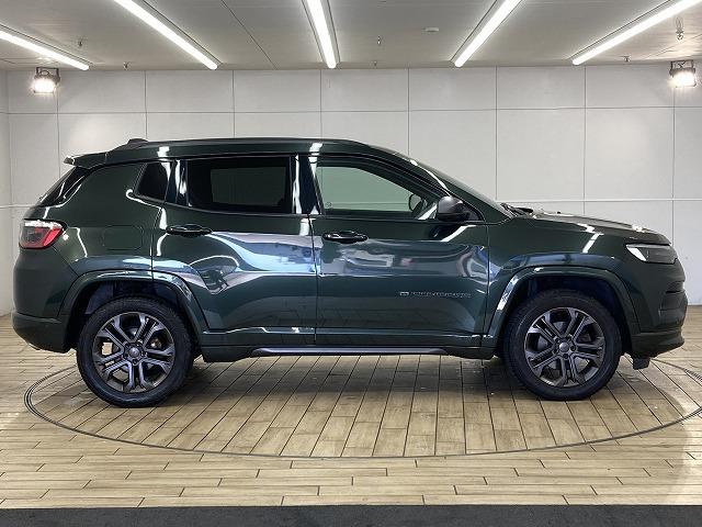 ジープ・コンパス ８０ｔｈアニバーサリーエディション　１０．１型モニター／レーダークルーズコントロール／全周囲モニター／黒革シート／サンルーフ／シートヒーター／ステアリングヒーター／電動リクライニングシート／オートホールド／プッシュスタート／ＥＴＣ（41枚目）