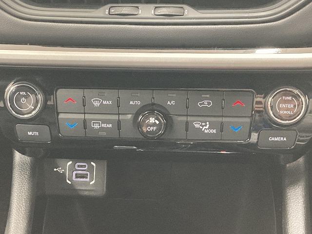 ジープ・コンパス ８０ｔｈアニバーサリーエディション　１０．１型モニター／レーダークルーズコントロール／全周囲モニター／黒革シート／サンルーフ／シートヒーター／ステアリングヒーター／電動リクライニングシート／オートホールド／プッシュスタート／ＥＴＣ（45枚目）