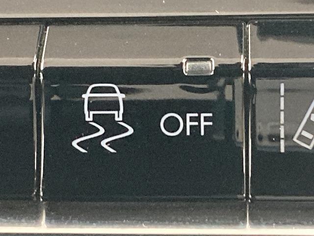 ジープ・コンパス ８０ｔｈアニバーサリーエディション　１０．１型モニター／レーダークルーズコントロール／全周囲モニター／黒革シート／サンルーフ／シートヒーター／ステアリングヒーター／電動リクライニングシート／オートホールド／プッシュスタート／ＥＴＣ（46枚目）