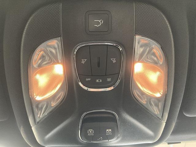 ジープ・コンパス ８０ｔｈアニバーサリーエディション　１０．１型モニター／レーダークルーズコントロール／全周囲モニター／黒革シート／サンルーフ／シートヒーター／ステアリングヒーター／電動リクライニングシート／オートホールド／プッシュスタート／ＥＴＣ（66枚目）