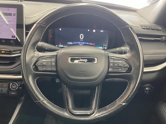 ジープ・コンパス ８０ｔｈアニバーサリーエディション　１０．１型モニター／レーダークルーズコントロール／全周囲モニター／黒革シート／サンルーフ／シートヒーター／ステアリングヒーター／電動リクライニングシート／オートホールド／プッシュスタート／ＥＴＣ（79枚目）