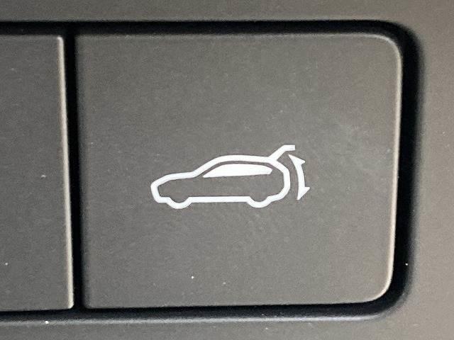 ＣＸ－８０ ＰＨＥＶ　Ｐｒｅｍｉｕｍ　Ｍｏｄｅｒｎ　純正ナビＴＶ／レーダークルーズコントロール／パノラマルーフ／ブラインドスポットモニター／ヘッドアップディスプレイ／白革シート／シートヒーター／シートクーラー／全周囲モニター／ステアリングヒーター（10枚目）