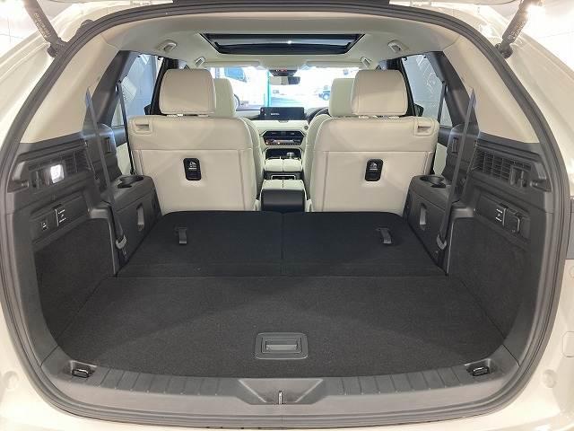ＣＸ－８０ ＰＨＥＶ　Ｐｒｅｍｉｕｍ　Ｍｏｄｅｒｎ　純正ナビＴＶ／レーダークルーズコントロール／パノラマルーフ／ブラインドスポットモニター／ヘッドアップディスプレイ／白革シート／シートヒーター／シートクーラー／全周囲モニター／ステアリングヒーター（13枚目）