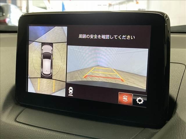 【パノラミックビューモニター】専用のカメラにより、上から見下ろしたような視点で３６０度クルマの周囲を確認することができます☆死角部分も確認しやすく、狭い場所での切り返しや駐車もスムーズに行えます。