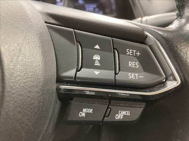 【アダプティブクルーズコントロール】高速走行時に前方のお車を追従してくれるので、長距離ドライブの疲労は大きく軽減されます。