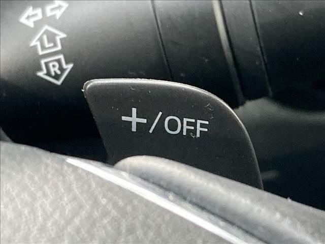 【パドルシフト】高速道路走行時など、エンジンブレーキを使用する際にはお手元で簡単にシフトダウン出来ます。