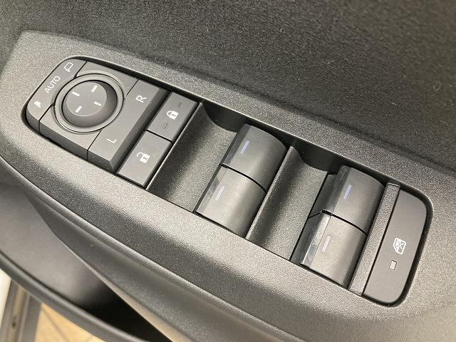 ヤリスクロス HYBRID Z ウルバーノ 特別仕様/ナビ/フルセグTV/全周囲/レーダークルーズコントロール/HDMI接続/シートヒーター/ブラインドスポットモニター/ハンドルヒーター/ETC/パワーシート/LEDヘッドライト/純正アルミ(48枚目)