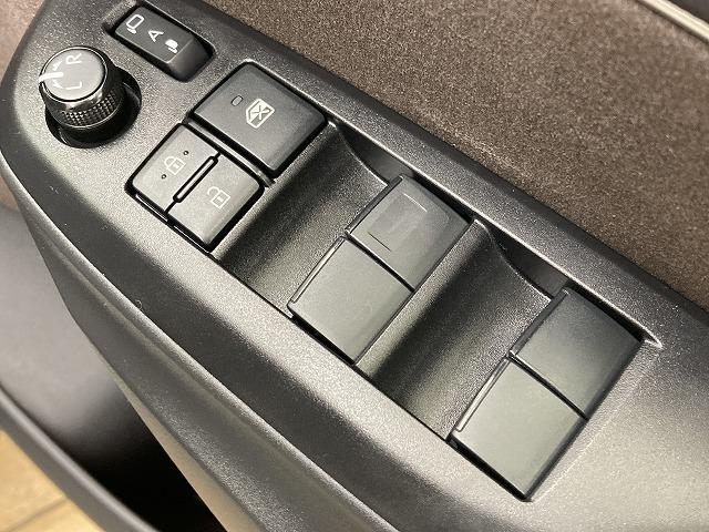 ヤリスクロス HYBRID Z ブラインドスポットモニター/全周囲モニター/ETC/純正アルミホイール/シートヒーター/パワーシート/コーナーセンサー/レーダークルーズコントロール/スマートキー/オートハイビーム/オートエアコン/(56枚目)