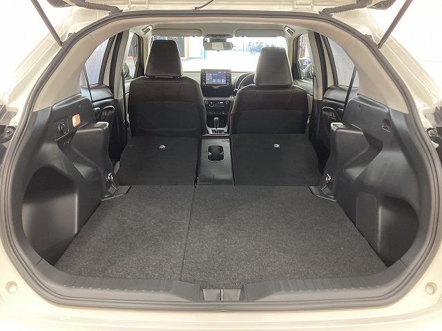 ヤリスクロス HYBRID Z ブラインドスポットモニター/全周囲モニター/ETC/純正アルミホイール/シートヒーター/パワーシート/コーナーセンサー/レーダークルーズコントロール/スマートキー/オートハイビーム/オートエアコン/(80枚目)