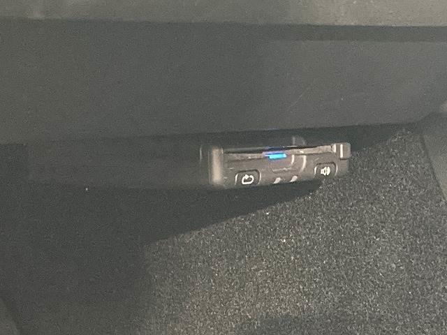 モデル３ スタンダードレンジプラス　ガラスルーフ／オートパイロット／ＥＴＣ／ＬＥＤヘッド／レーダークルーズコントロール／シートヒーター／ハンドルヒーター／純正１９インチアルミホイール／パワーシート／クリアランスソナー（9枚目）