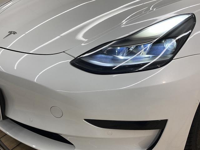 モデル３ スタンダードレンジプラス　ガラスルーフ／オートパイロット／ＥＴＣ／ＬＥＤヘッド／レーダークルーズコントロール／シートヒーター／ハンドルヒーター／純正１９インチアルミホイール／パワーシート／クリアランスソナー（24枚目）