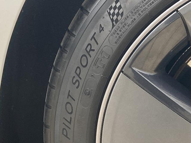 モデル３ スタンダードレンジプラス　ガラスルーフ／オートパイロット／ＥＴＣ／ＬＥＤヘッド／レーダークルーズコントロール／シートヒーター／ハンドルヒーター／純正１９インチアルミホイール／パワーシート／クリアランスソナー（25枚目）