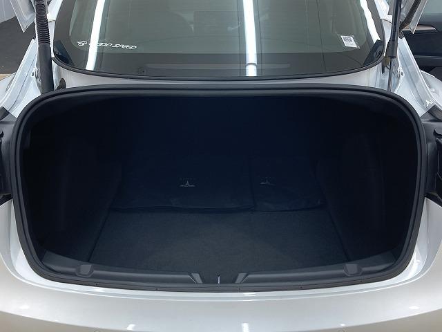 モデル３ スタンダードレンジプラス　ガラスルーフ／オートパイロット／ＥＴＣ／ＬＥＤヘッド／レーダークルーズコントロール／シートヒーター／ハンドルヒーター／純正１９インチアルミホイール／パワーシート／クリアランスソナー（38枚目）