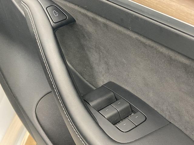 モデル３ スタンダードレンジプラス　ガラスルーフ／オートパイロット／ＥＴＣ／ＬＥＤヘッド／レーダークルーズコントロール／シートヒーター／ハンドルヒーター／純正１９インチアルミホイール／パワーシート／クリアランスソナー（47枚目）