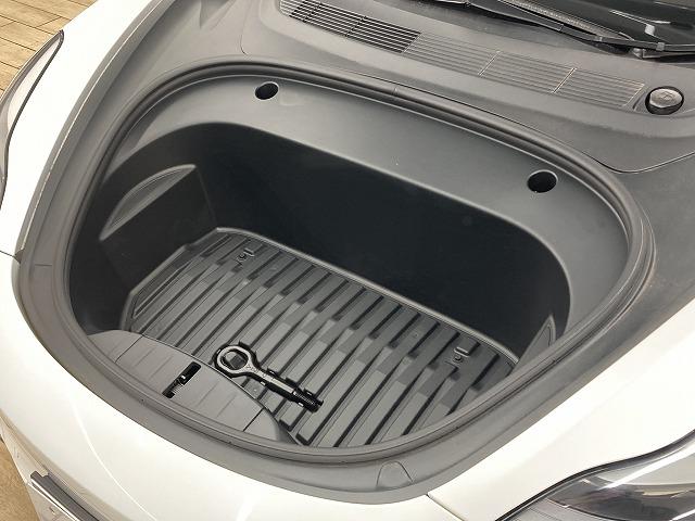 モデル３ スタンダードレンジプラス　ガラスルーフ／オートパイロット／ＥＴＣ／ＬＥＤヘッド／レーダークルーズコントロール／シートヒーター／ハンドルヒーター／純正１９インチアルミホイール／パワーシート／クリアランスソナー（77枚目）