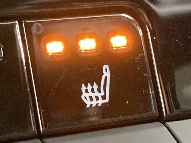 クラウンクロスオーバー Ｇ　“Ａｄｖａｎｃｅｄ・Ｌｅａｔｈｅｒ　Ｐａｃｋａｇｅ”　純正ナビ／全周囲モニター／電動リアゲート／レーダークルーズコントロール／ブラインドスポットモニター／ＡＣ１００Ｖ／シートヒーター／シートクーラー／黒革シート／４眼ＬＥＤヘッドライト／置くだけ充電（7枚目）