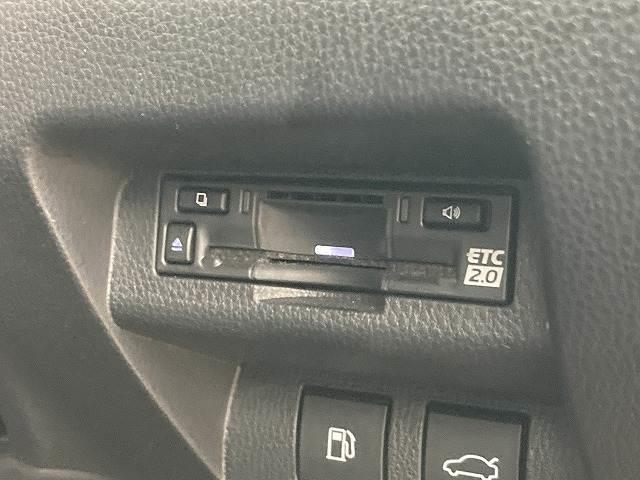 クラウンクロスオーバー Ｇ　“Ａｄｖａｎｃｅｄ・Ｌｅａｔｈｅｒ　Ｐａｃｋａｇｅ”　純正ナビ／全周囲モニター／電動リアゲート／レーダークルーズコントロール／ブラインドスポットモニター／ＡＣ１００Ｖ／シートヒーター／シートクーラー／黒革シート／４眼ＬＥＤヘッドライト／置くだけ充電（9枚目）