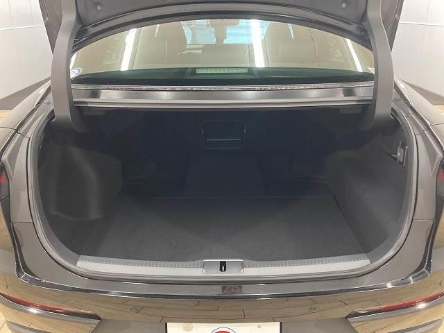 クラウンクロスオーバー Ｇ　“Ａｄｖａｎｃｅｄ・Ｌｅａｔｈｅｒ　Ｐａｃｋａｇｅ”　純正ナビ／全周囲モニター／電動リアゲート／レーダークルーズコントロール／ブラインドスポットモニター／ＡＣ１００Ｖ／シートヒーター／シートクーラー／黒革シート／４眼ＬＥＤヘッドライト／置くだけ充電（14枚目）