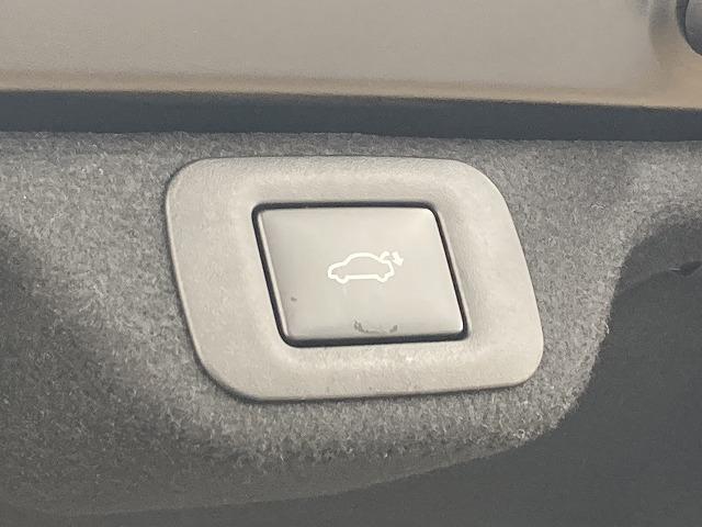 クラウンクロスオーバー Ｇ　“Ａｄｖａｎｃｅｄ・Ｌｅａｔｈｅｒ　Ｐａｃｋａｇｅ”　純正ナビ／全周囲モニター／電動リアゲート／レーダークルーズコントロール／ブラインドスポットモニター／ＡＣ１００Ｖ／シートヒーター／シートクーラー／黒革シート／４眼ＬＥＤヘッドライト／置くだけ充電（26枚目）