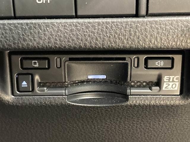 ハリアーＰＨＥＶ Ｚ（ＰＨＥＶ）　純正ナビ／パノラミックビューモニター／フルモデリスタエアロ／ＪＢＬサウンドシステム／シートヒーター＆シートクーラー／デジタルインナーミラー／ヘッドアップディスプレイ／ブラインドスポットモニター（11枚目）