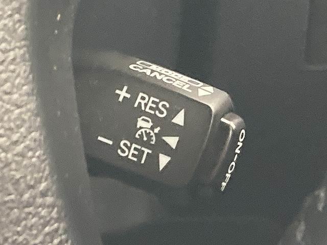 �y���[�_�[�N���[�Y�R���g���[���z�Ǐ]�^�N���[�Y�R���g���[���́A���[�_�[��r�f�I�J�������O���̎Ԃ̏󋵂����m���A�󋵂ɍ��킹�đ��x�������������Ă����@�\������Ă��܂��B