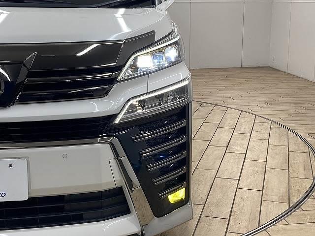 ヴェルファイア Ｚ“ＧＯＬＤＥＮ　ＥＹＥＳ”　両側電動スライドドア／３眼ＬＥＤヘッドライト／フリップダウンモニター／電動リアゲート追従クルコン／ＤＶＤデッキ／純正９インチディスプレイオーディオ／ＢＬＩＴＺ車高調／ＶＥＮＥＲＤｉアルミホイール（20枚目）