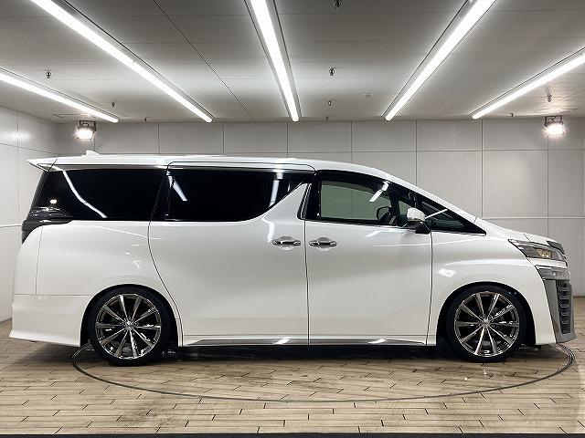 ヴェルファイア Ｚ“ＧＯＬＤＥＮ　ＥＹＥＳ”　両側電動スライドドア／３眼ＬＥＤヘッドライト／フリップダウンモニター／電動リアゲート追従クルコン／ＤＶＤデッキ／純正９インチディスプレイオーディオ／ＢＬＩＴＺ車高調／ＶＥＮＥＲＤｉアルミホイール（42枚目）