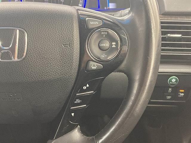 アコードハイブリッド ＥＸ　無限エアロ／無限グリル／レザーシート／レーダークルーズコントロール／フルセグＴＶ／シートヒーター／ＥＴＣ／純正メーカーナビ／メモリーシート／バックカメラ／スマートキー／プッシュスタート（10枚目）