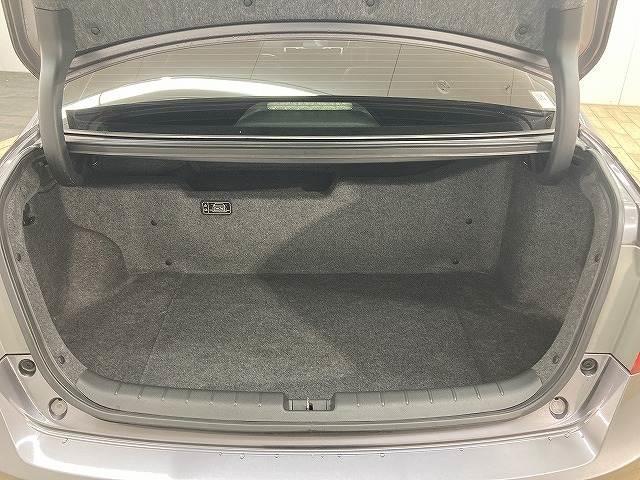 アコードハイブリッド ＥＸ　無限エアロ／無限グリル／レザーシート／レーダークルーズコントロール／フルセグＴＶ／シートヒーター／ＥＴＣ／純正メーカーナビ／メモリーシート／バックカメラ／スマートキー／プッシュスタート（13枚目）