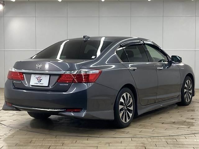 アコードハイブリッド ＥＸ　無限エアロ／無限グリル／レザーシート／レーダークルーズコントロール／フルセグＴＶ／シートヒーター／ＥＴＣ／純正メーカーナビ／メモリーシート／バックカメラ／スマートキー／プッシュスタート（16枚目）