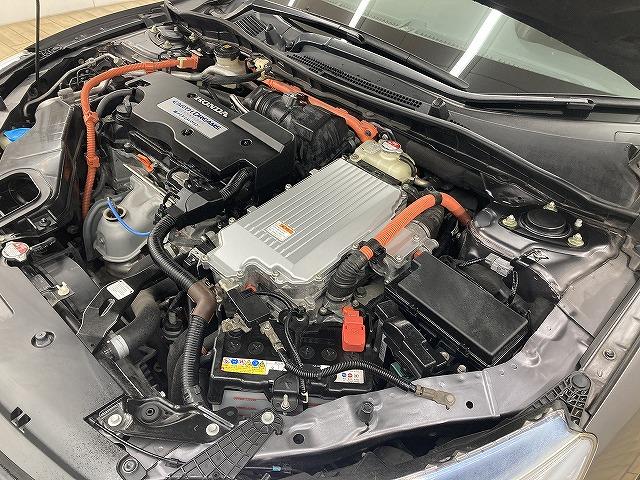 アコードハイブリッド ＥＸ　無限エアロ／無限グリル／レザーシート／レーダークルーズコントロール／フルセグＴＶ／シートヒーター／ＥＴＣ／純正メーカーナビ／メモリーシート／バックカメラ／スマートキー／プッシュスタート（26枚目）