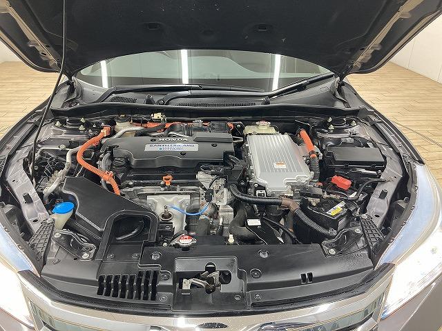 アコードハイブリッド ＥＸ　無限エアロ／無限グリル／レザーシート／レーダークルーズコントロール／フルセグＴＶ／シートヒーター／ＥＴＣ／純正メーカーナビ／メモリーシート／バックカメラ／スマートキー／プッシュスタート（27枚目）