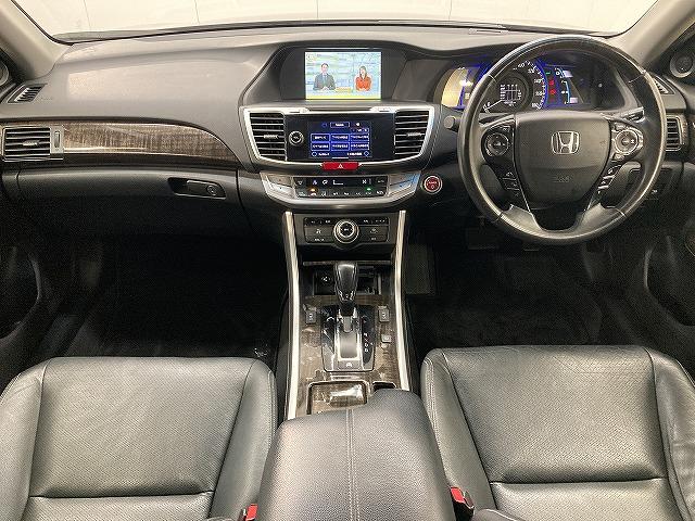 アコードハイブリッド ＥＸ　無限エアロ／無限グリル／レザーシート／レーダークルーズコントロール／フルセグＴＶ／シートヒーター／ＥＴＣ／純正メーカーナビ／メモリーシート／バックカメラ／スマートキー／プッシュスタート（42枚目）