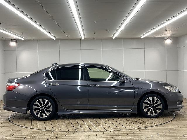 アコードハイブリッド ＥＸ　無限エアロ／無限グリル／レザーシート／レーダークルーズコントロール／フルセグＴＶ／シートヒーター／ＥＴＣ／純正メーカーナビ／メモリーシート／バックカメラ／スマートキー／プッシュスタート（74枚目）