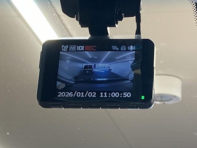 デリカＤ：５ Ｐ　１０型ナビ／全周囲モニター／レーダークルーズコントロール／ブラインドスポットモニター／両側電動スライドドア／シートヒーター／ＬＥＤヘッドライト／ステアリングヒーター／アイドリングストップ／衝突軽減（65枚目）