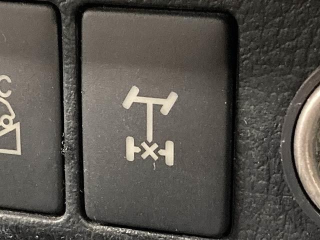 �y���A�f�t���b�N�z�𑕔����Ă���܂��B����₷���D�^�H��N���̌���������ȘH�ʏ󋵉��ŃX�^�b�N�����Ƃ���^�C������]�����Ƃ��Ɏg�p����{�i�h�r�t�u�Ȃ�ł͂̑����ł��B