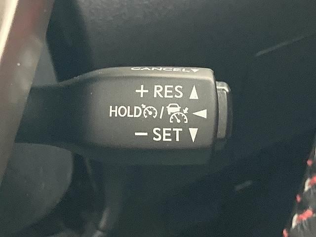 �y���[�_�[�N���[�Y�R���g���[���z�Ǐ]�^�N���[�Y�R���g���[���́A���[�_�[��r�f�I�J�������O���̎Ԃ̏󋵂����m���A�󋵂ɍ��킹�đ��x�������������Ă����@�\������Ă��܂��B