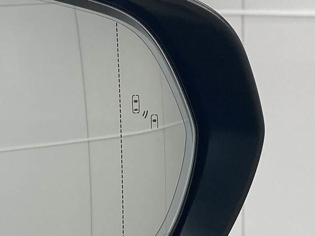 �y�u���C���h�X�|�b�g���j�^�[�z���ڂ��Ă���܂��B�ׂ̎Ԑ��𑖂�ԗ������[�_�[�Ō��m���A���p�G���A�̎ԗ��̑��݂����m�点���܂��B