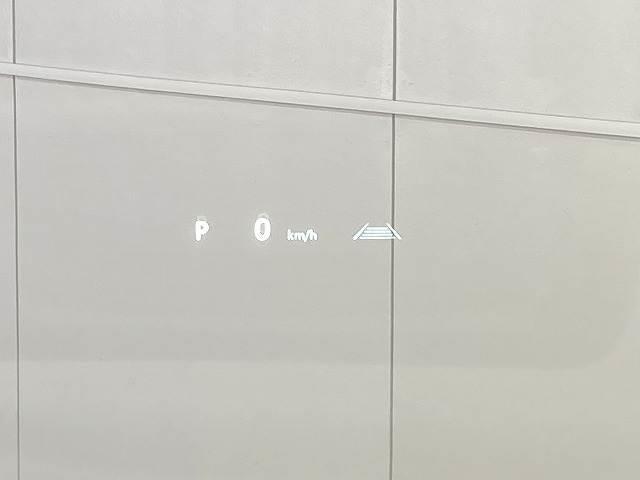 �y�w�b�h�A�b�v�f�B�X�v���C�z�𑕔����Ă���܂��B�X�s�[�h���[�^�[��N���[�Y�R���g���[���̍쓮�󋵂��ڐ��𗎂Ƃ����Ɋm�F�ł��܂��B