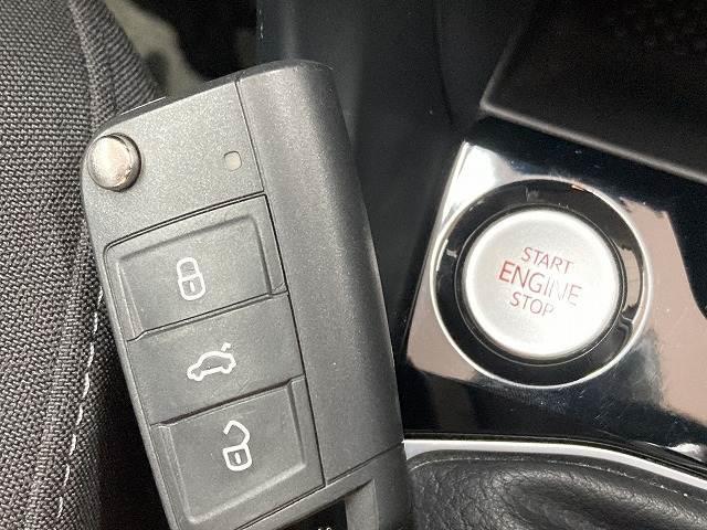 Ｔ－クロス ＴＳＩ　アクティブ　ワンオーナー／アダプティブクルーズコントロール／ＬＥＤヘッド／純正ナビ／バックカメラ／ＥＴＣ／アイドリングストップ／スマートキー／プッシュスタート／フォグランプ／オートエアコン／（8枚目）