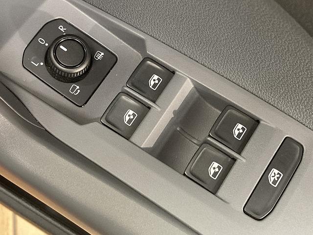 Ｔ－クロス ＴＳＩ　アクティブ　ワンオーナー／アダプティブクルーズコントロール／ＬＥＤヘッド／純正ナビ／バックカメラ／ＥＴＣ／アイドリングストップ／スマートキー／プッシュスタート／フォグランプ／オートエアコン／（47枚目）